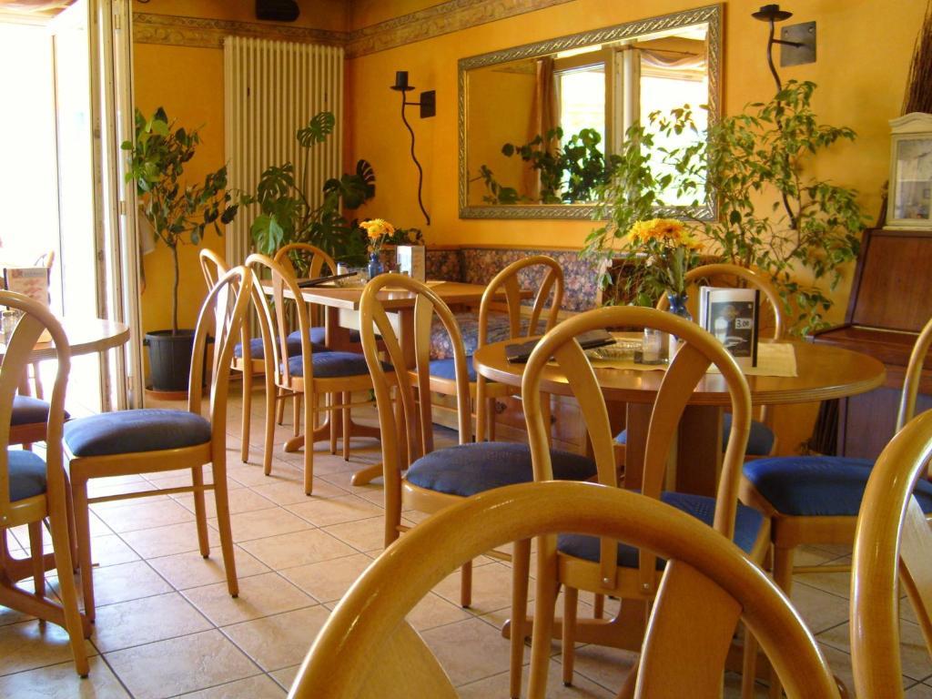 Stadtcafe Pension Grünstadt エクステリア 写真